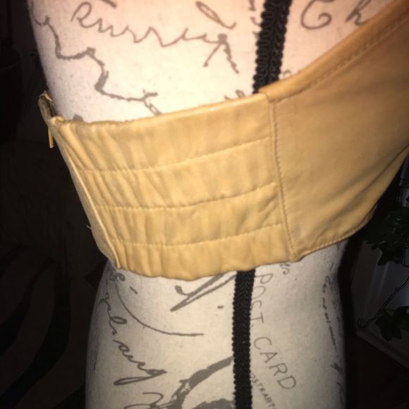 TAN LEATHER FRINGE HALTER TOP.  🔥 - Picture 5 of 6